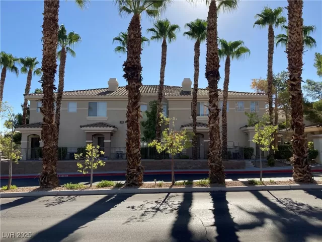 MLS: 2652638 Condo For Sale