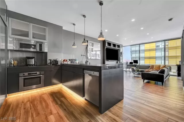 MLS: 2652642 Condo For Sale