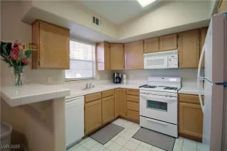 Photo #4: 2652681 Listing 