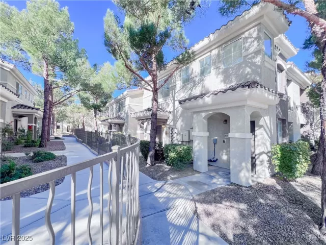 MLS: 2652759 Condo For Sale