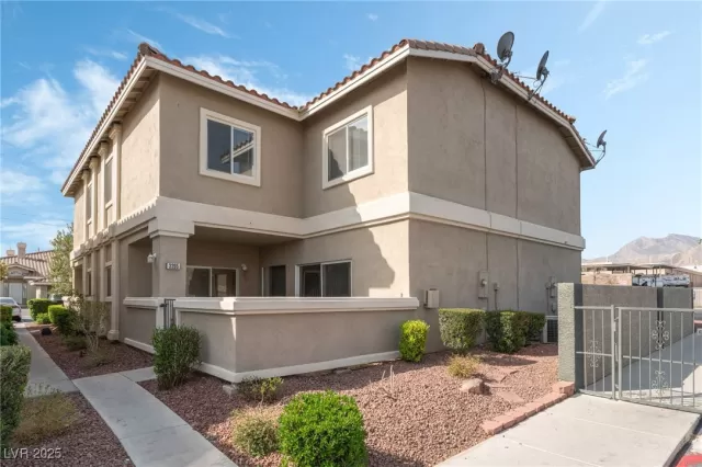 MLS: 2653855 Condo For Sale