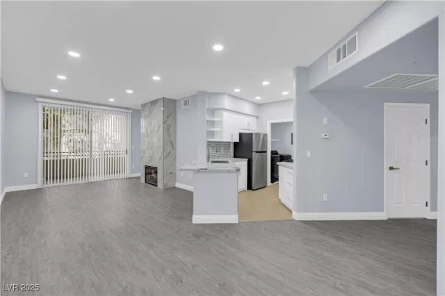 MLS: 2653942 Condo For Sale