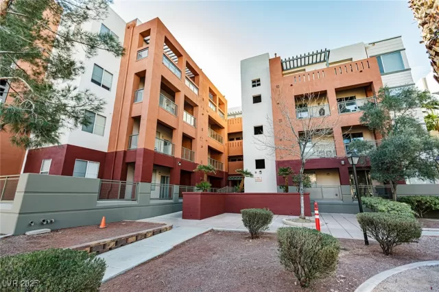 MLS: 2653945 Condo For Sale