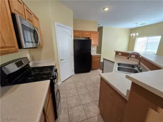 Photo #2: 2653953 Listing