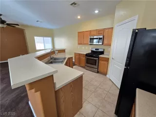 Photo #3: 2653953 Listing