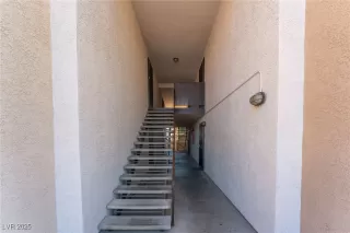 Photo #1: 2653958 Listing 