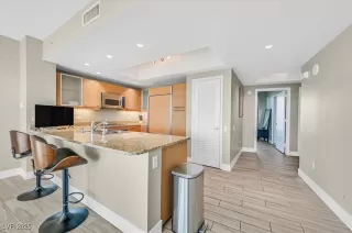 Photo #4: 2654043 Listing