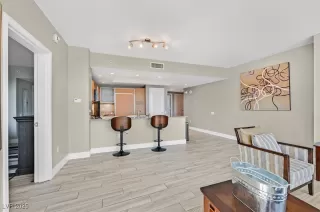 Photo #6: 2654043 Listing