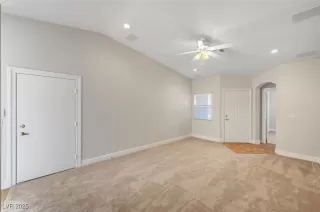 Photo #4: 2654086 Listing 