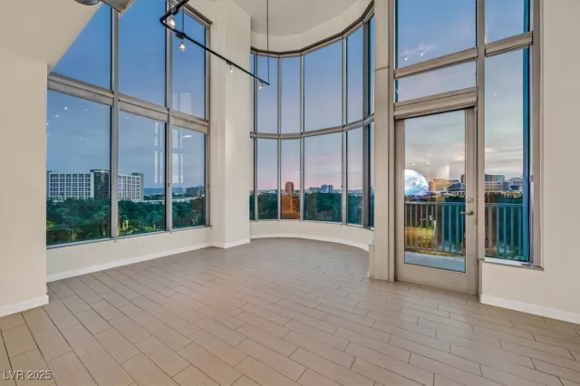 MLS: 2654308 Condo For Sale