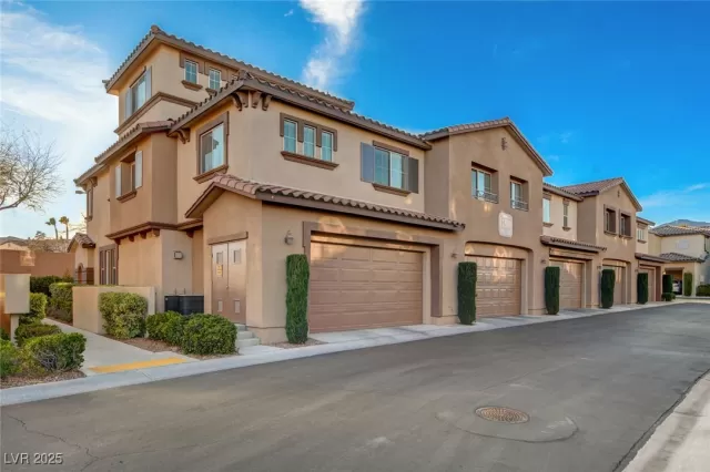 MLS: 2654329 Condo For Sale