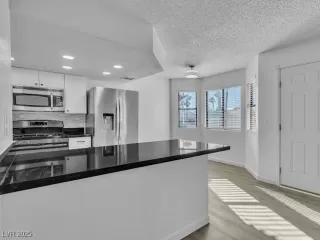 Photo #1: 2654358 Listing 