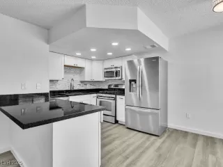 Photo #3: 2654358 Listing 