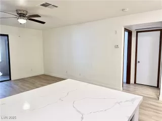 Photo #5: 2654367 Listing