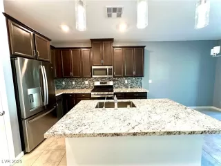 Photo #1: 2654393 Listing 