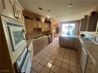 Photo #5: 2654509 Listing