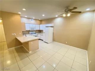 Photo #5: 2654556 Listing