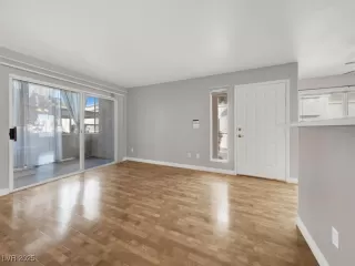 Photo #3: 2654607 Listing