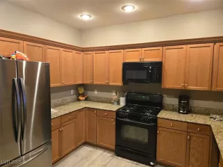 Photo #5: 2654619 Listing