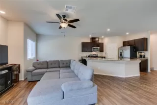 Photo #4: 2654635 Listing