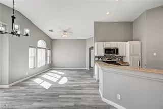 Photo #4: 2654674 Listing