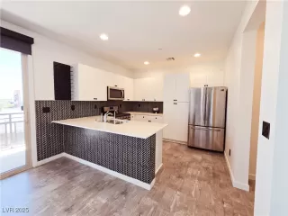 Photo #5: 2654732 Listing 