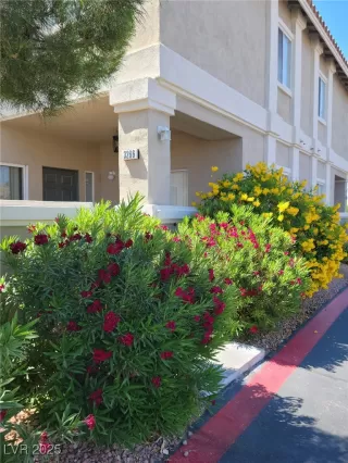 Photo #1: 2654753 Listing 