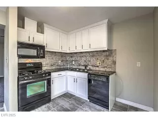 Photo #4: 2654833 Listing