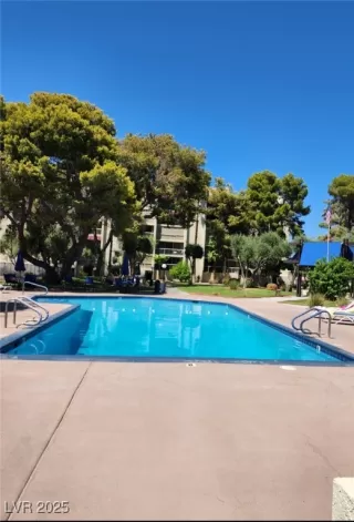 Photo #4: 2654839 Listing 