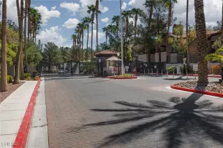 Photo #1: 2654840 Listing