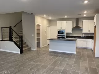 Photo #2: 2654934 Listing