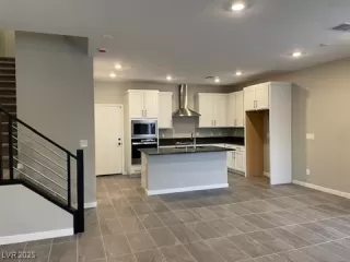 Photo #3: 2654934 Listing