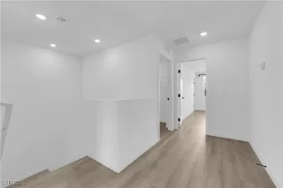 Photo #5: 2654958 Listing