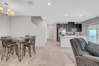 Photo #4: 2654972 Listing