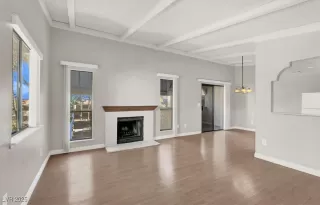 Photo #5: 2654988 Listing