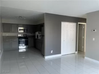 Photo #3: 2655096 Listing 