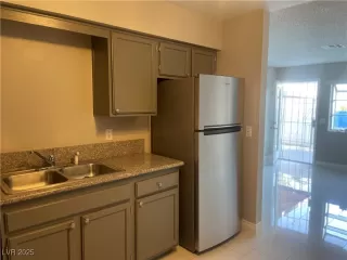 Photo #4: 2655096 Listing 