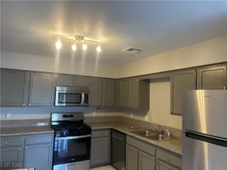 Photo #5: 2655096 Listing 