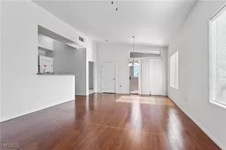 Photo #6: 2655130 Listing