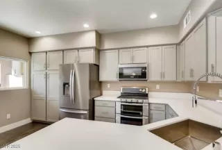 Photo #4: 2655186 Listing