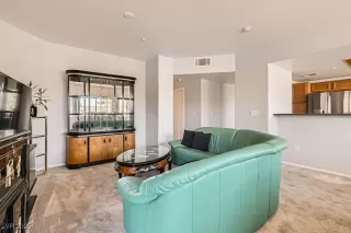 Photo #3: 2655193 Listing