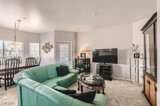 Photo #4: 2655193 Listing