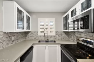 Photo #1: 2655231 Listing 