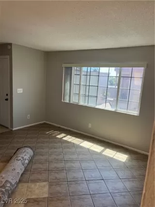 Photo #5: 2655266 Listing