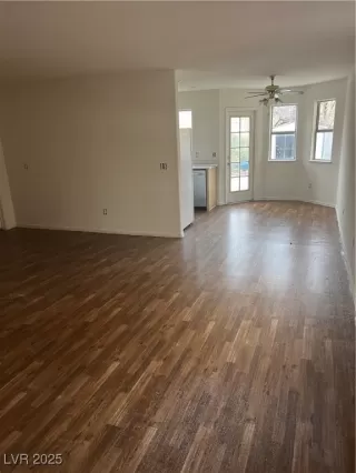 Photo #5: 2655364 Listing