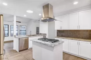 Photo #3: 2655486 Listing 