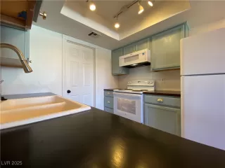 Photo #3: 2655490 Listing 