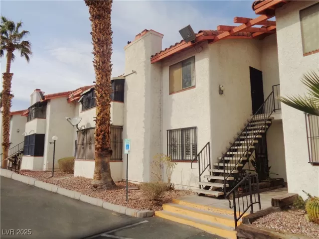 MLS: 2655500 Condo For Sale