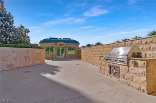 Photo #1: 2655536 Listing