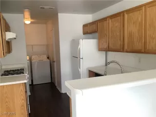 Photo #2: 2655553 Listing